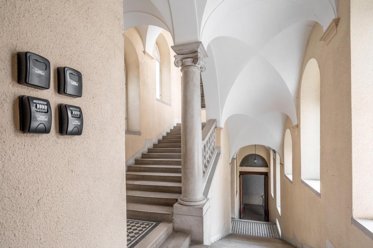 Luxurious Apartment 2Min Walk To Basilica Budapest Luaran gambar
